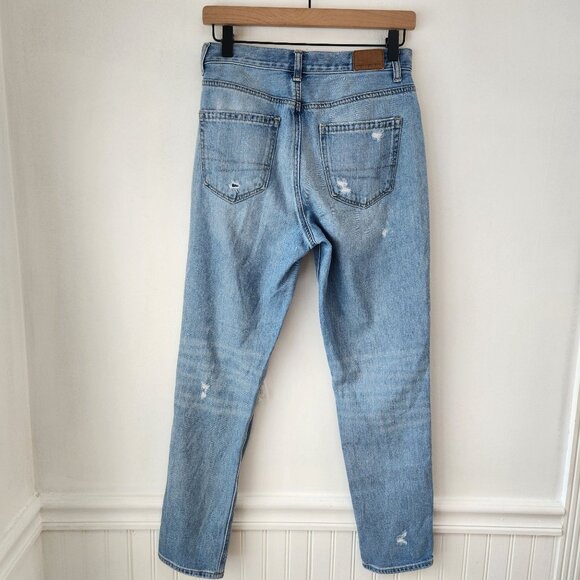 American Eagle Mom Jeans Light Wash Distressed Denim Relaxed Women's 2 - Picture 2 of 8